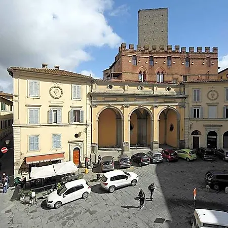 La Perla Hotel *